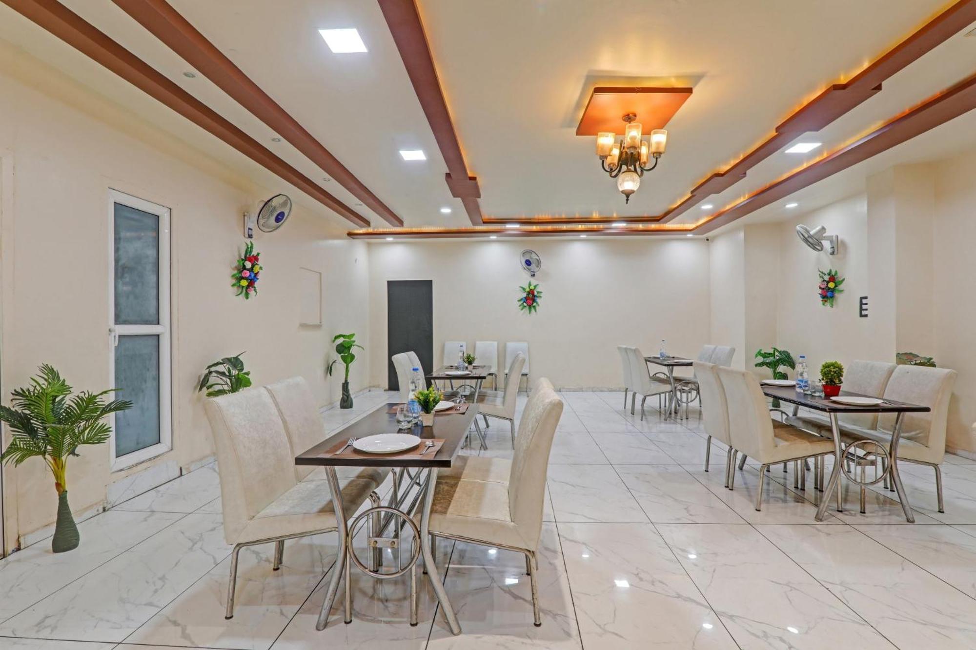 Super Capital O Townhouse Govinda Royal Hotel กานปูร์ ภายนอก รูปภาพ