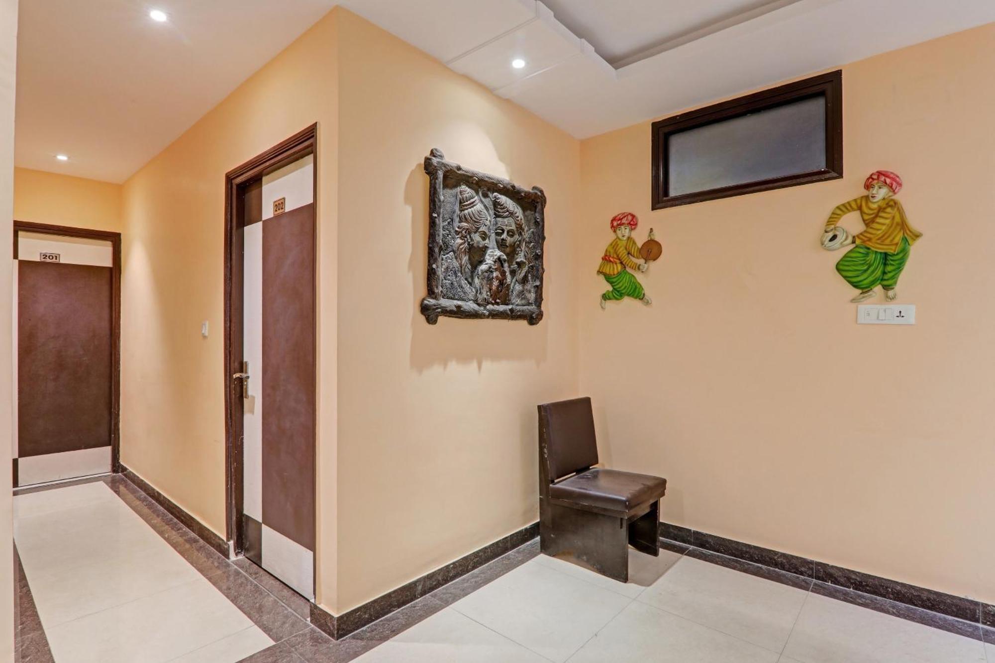 Super Capital O Townhouse Govinda Royal Hotel กานปูร์ ภายนอก รูปภาพ